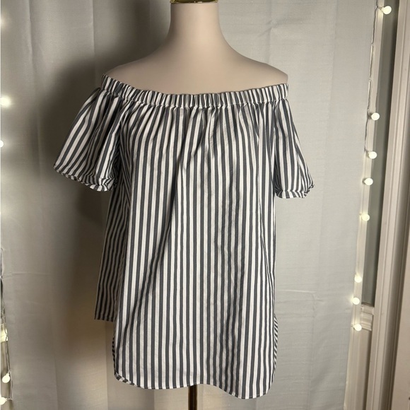 Vince Camuto White and Blue Off-Shoulder Blouse with Flutter Sleeves - Picture 8 of 8